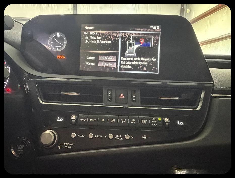 Lexus ES photo 25