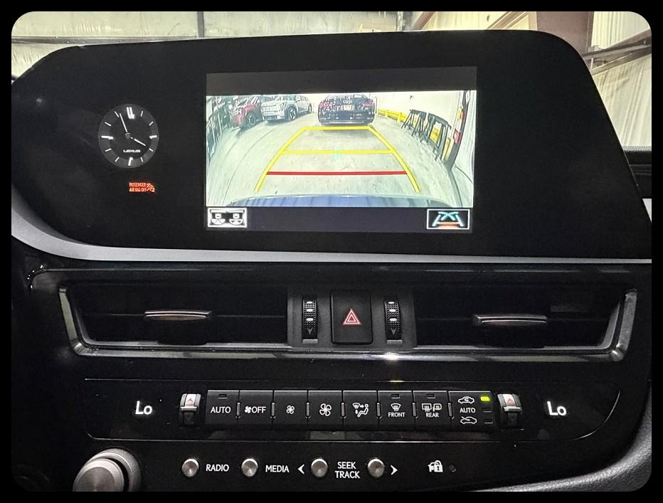Lexus ES photo 31