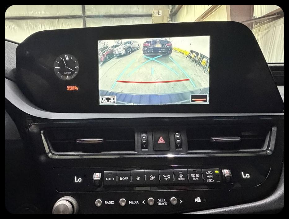 Lexus ES photo 33