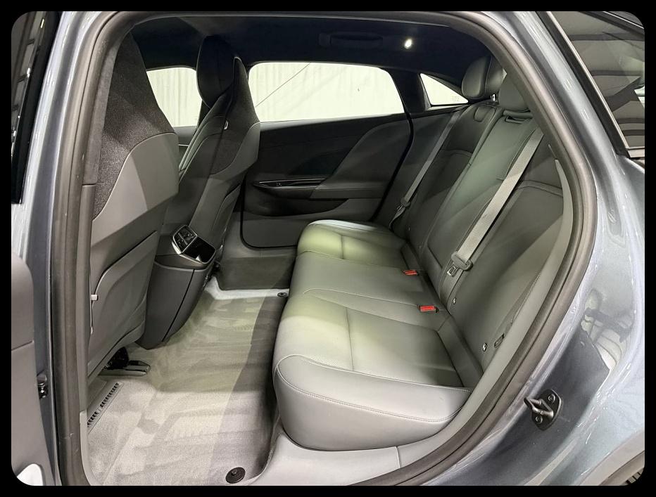 Lucid Air Pure 2024