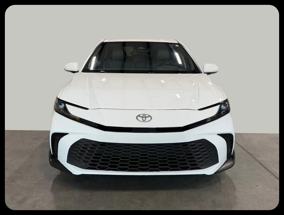 Toyota Camry Hybrid SE 2025