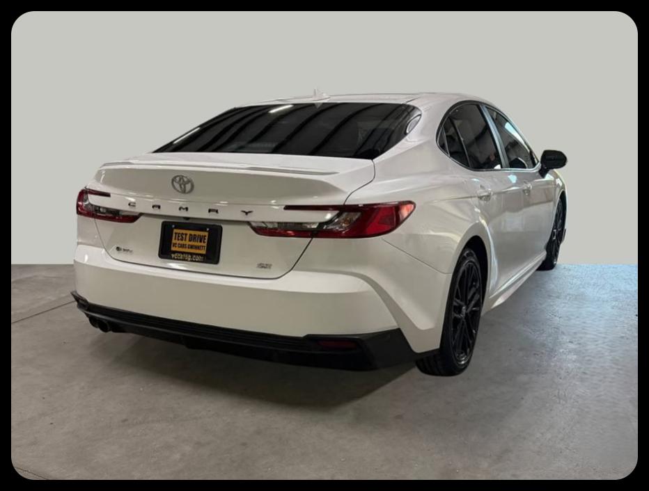 Toyota Camry Hybrid SE 2025