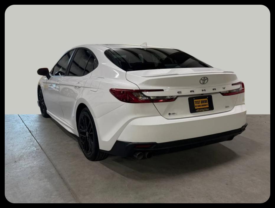 Toyota Camry Hybrid SE 2025