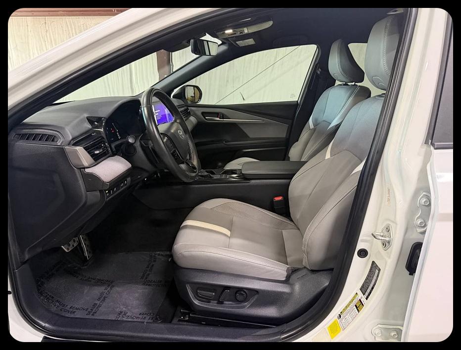 Toyota Camry Hybrid SE 2025