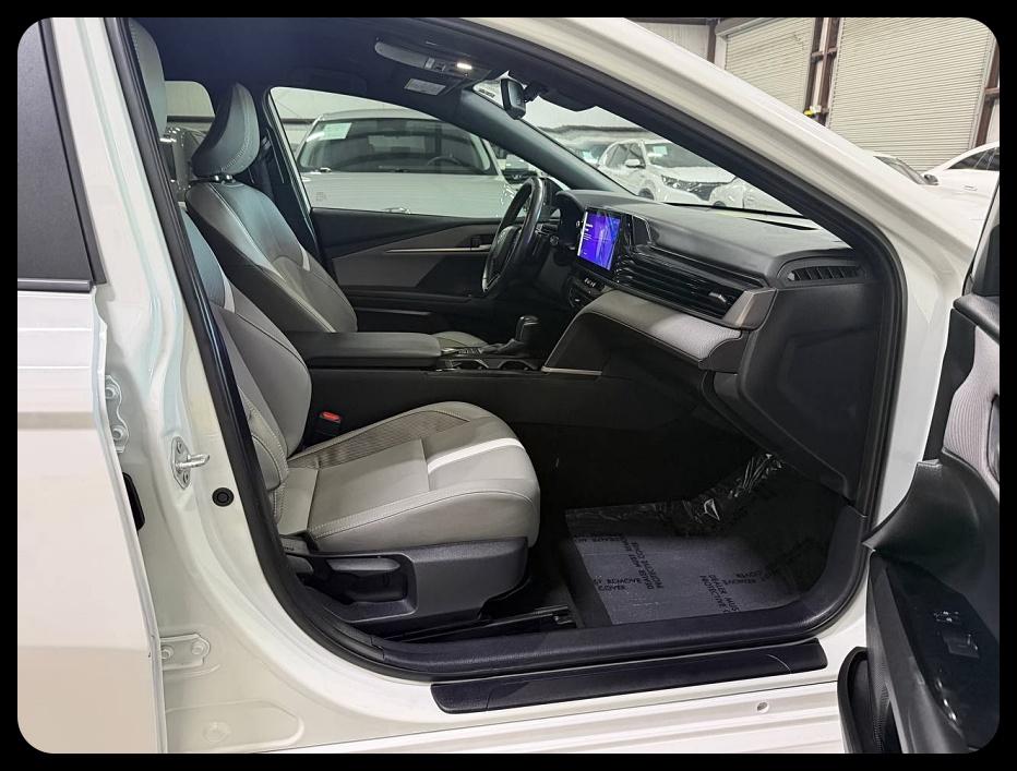 Toyota Camry Hybrid SE 2025