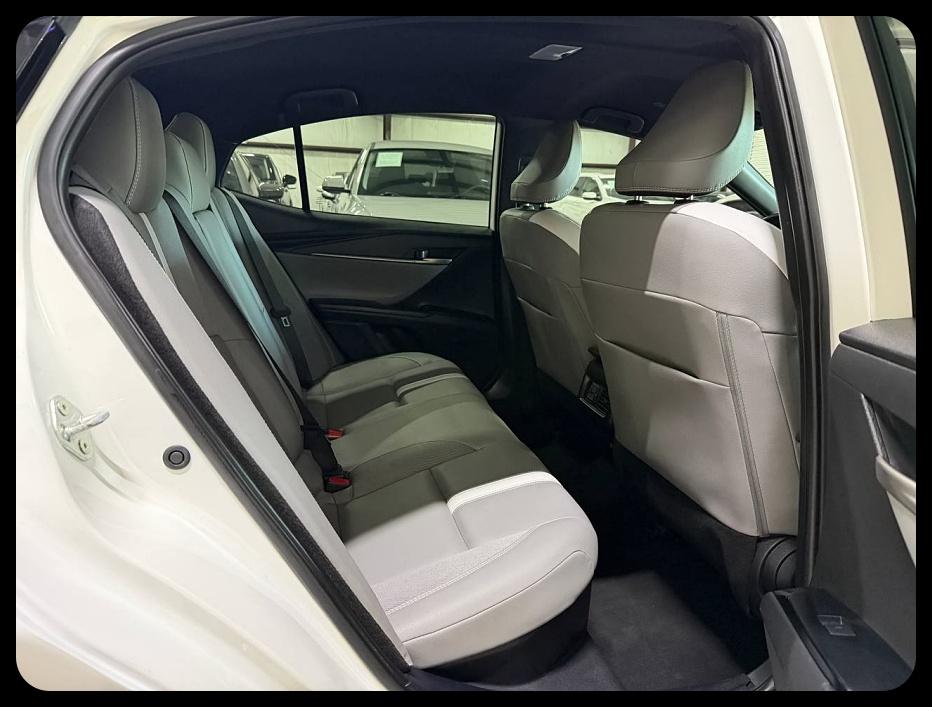 Toyota Camry Hybrid SE 2025