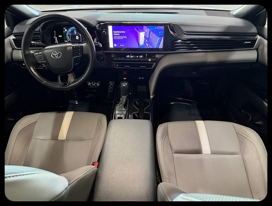 Toyota Camry Hybrid SE 2025