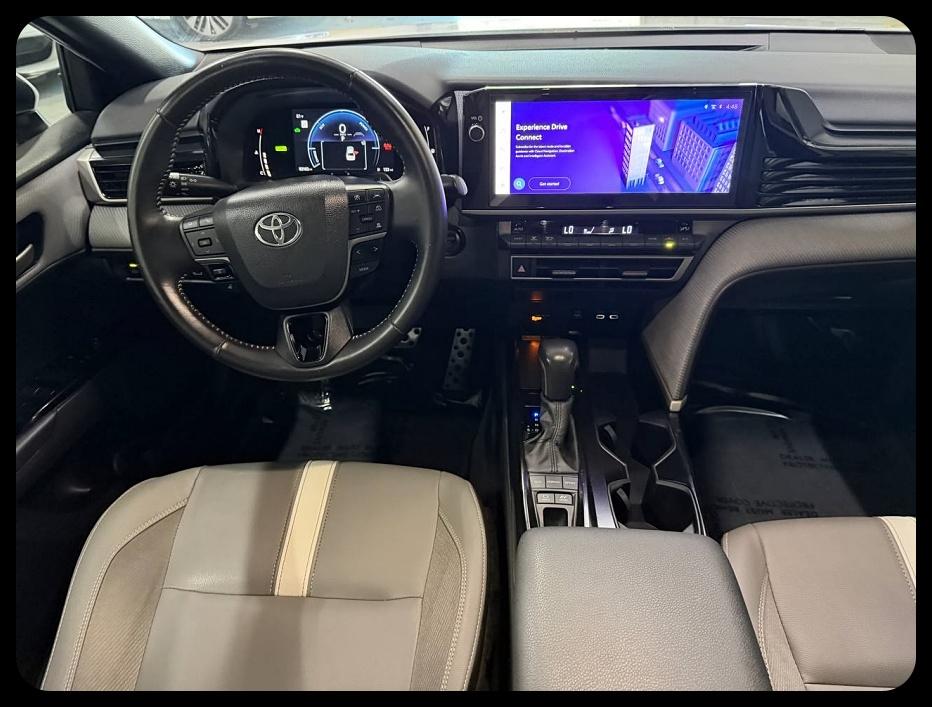 Toyota Camry Hybrid SE 2025
