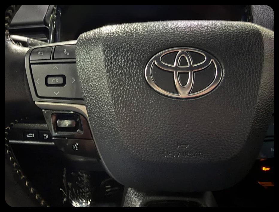 Toyota Camry Hybrid SE 2025