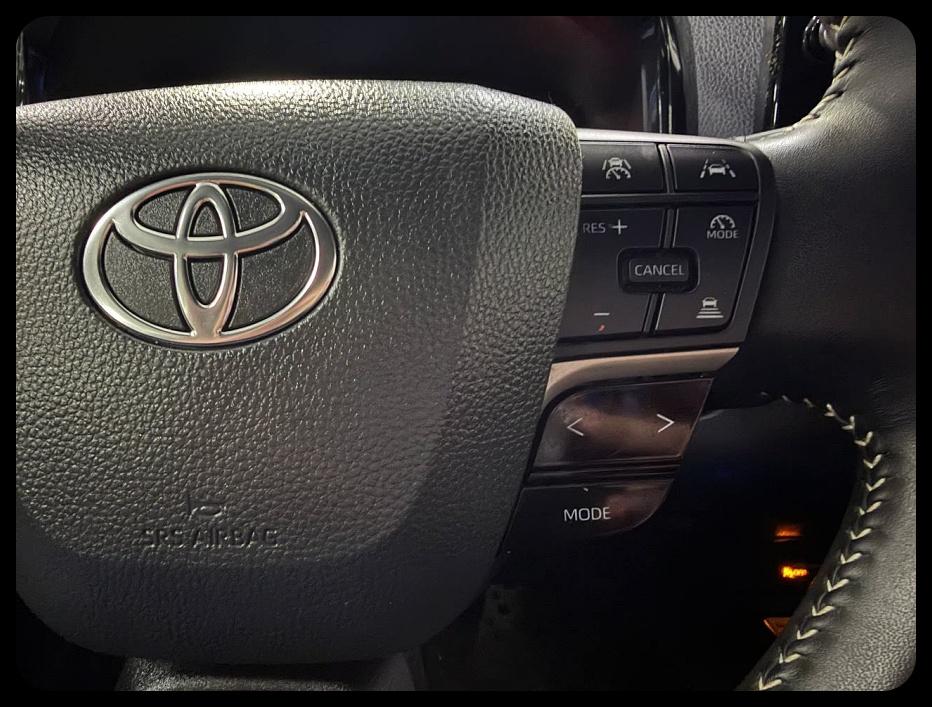 Toyota Camry Hybrid SE 2025