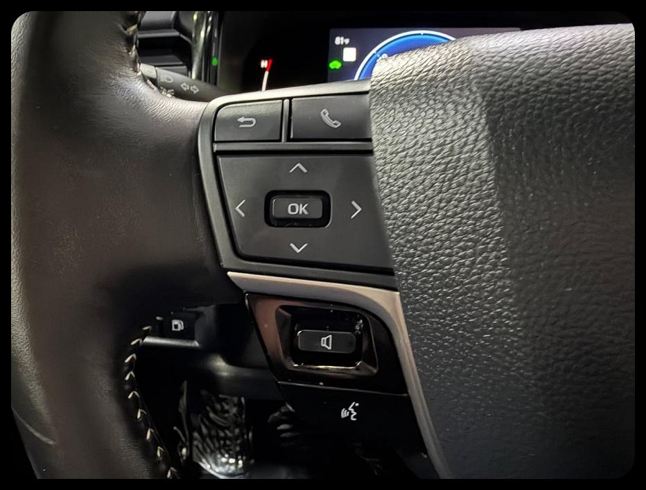 Toyota Camry Hybrid SE 2025
