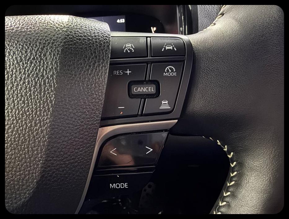 Toyota Camry Hybrid SE 2025