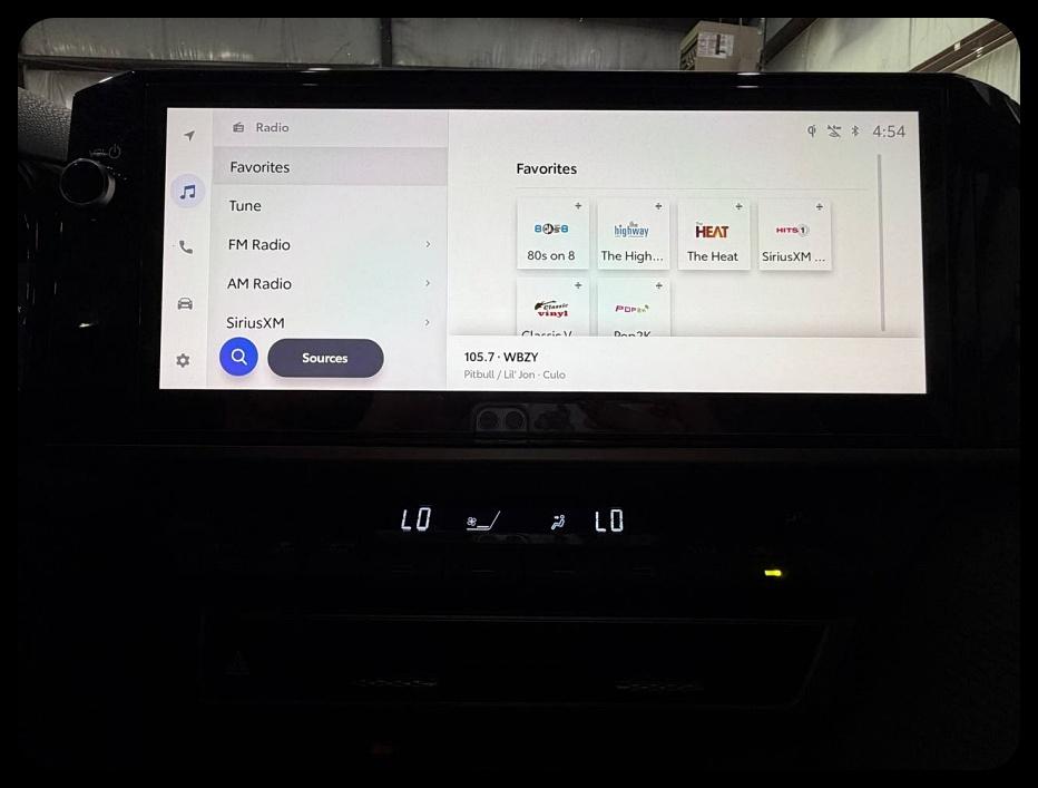 Toyota Camry Hybrid SE 2025