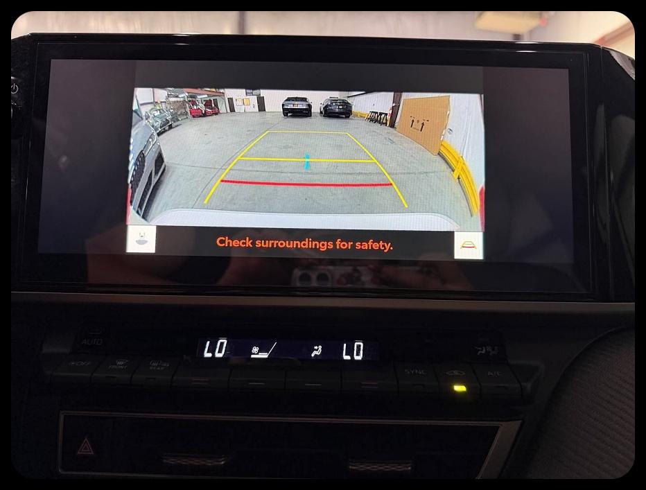 Toyota Camry Hybrid SE 2025