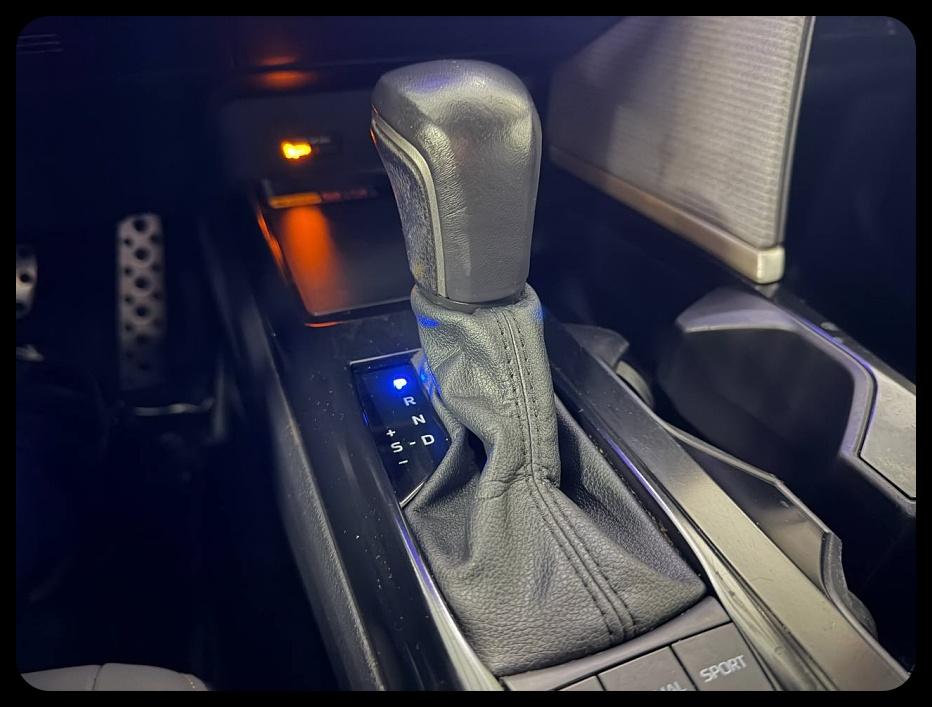 Toyota Camry Hybrid SE 2025