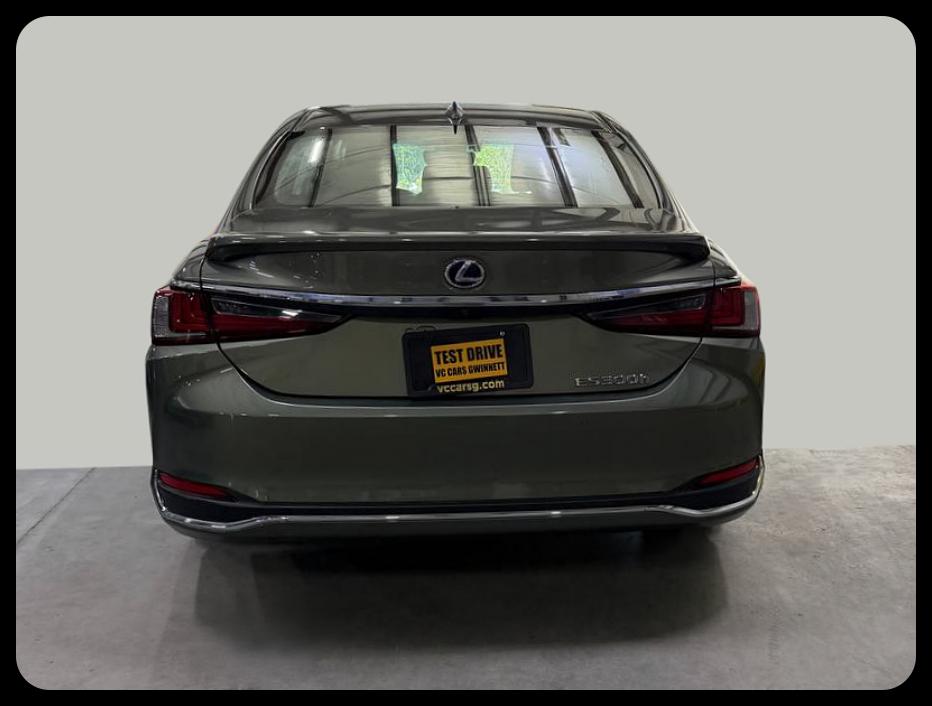Lexus ES 300h Base 2022