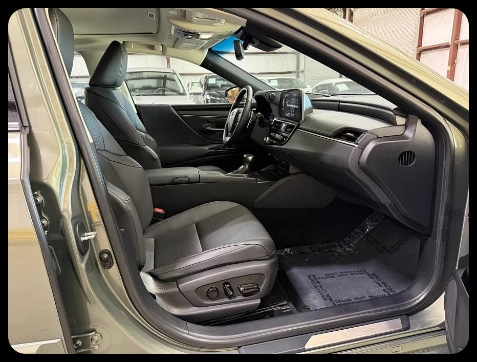 Lexus ES 300h Base 2022