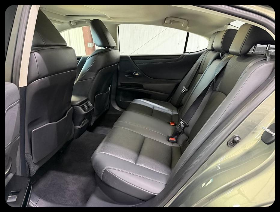 Lexus ES 300h Base 2022
