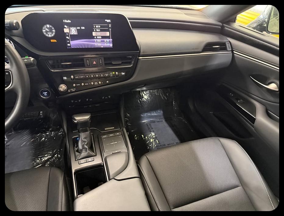 Lexus ES 300h Base 2022