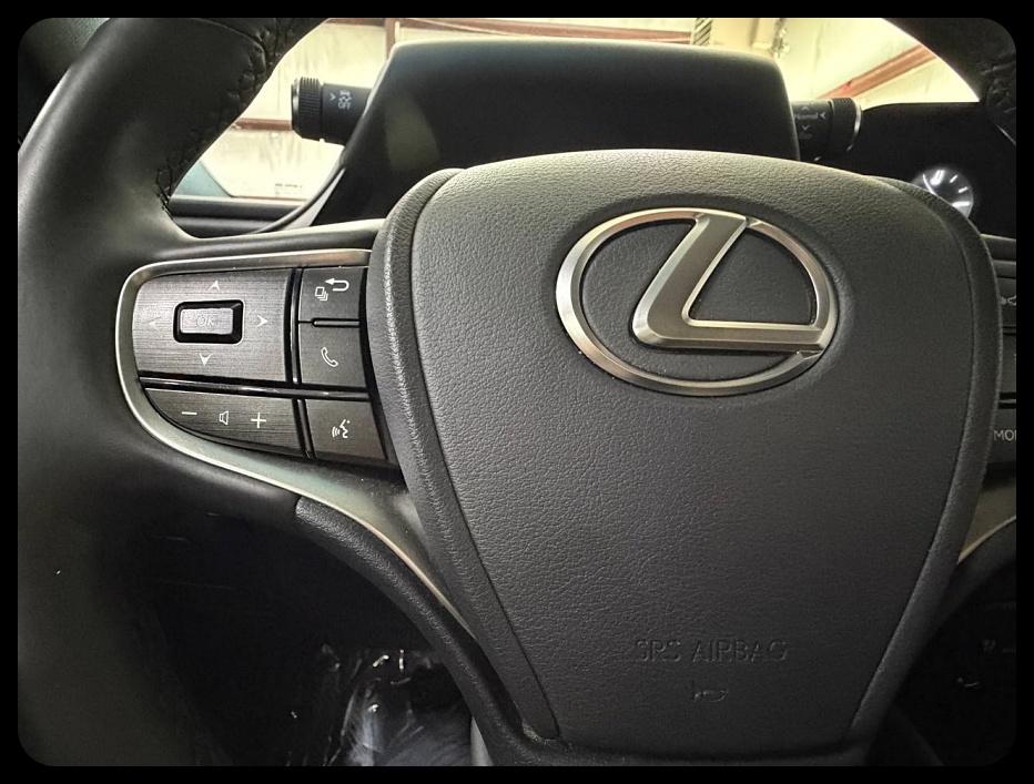 Lexus ES 300h Base 2022