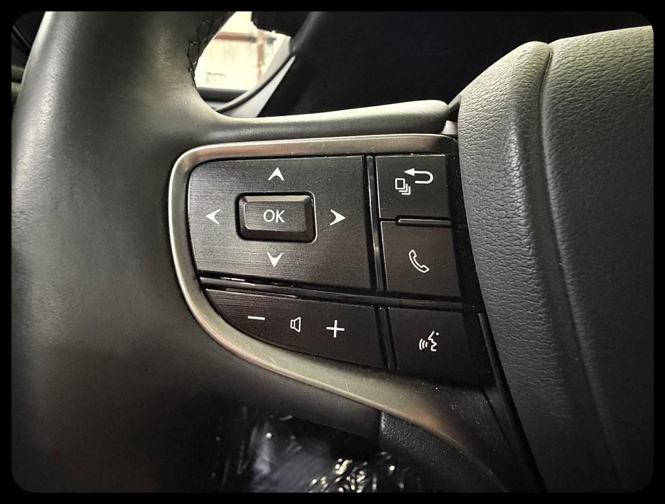 Lexus ES 300h Base 2022