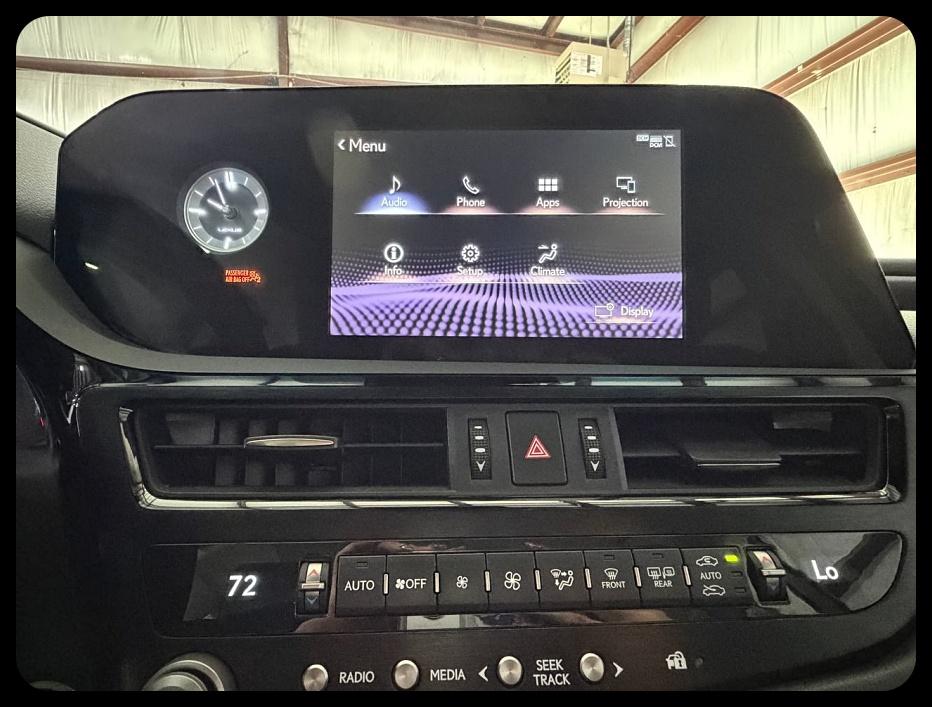 Lexus ES 300h Base 2022