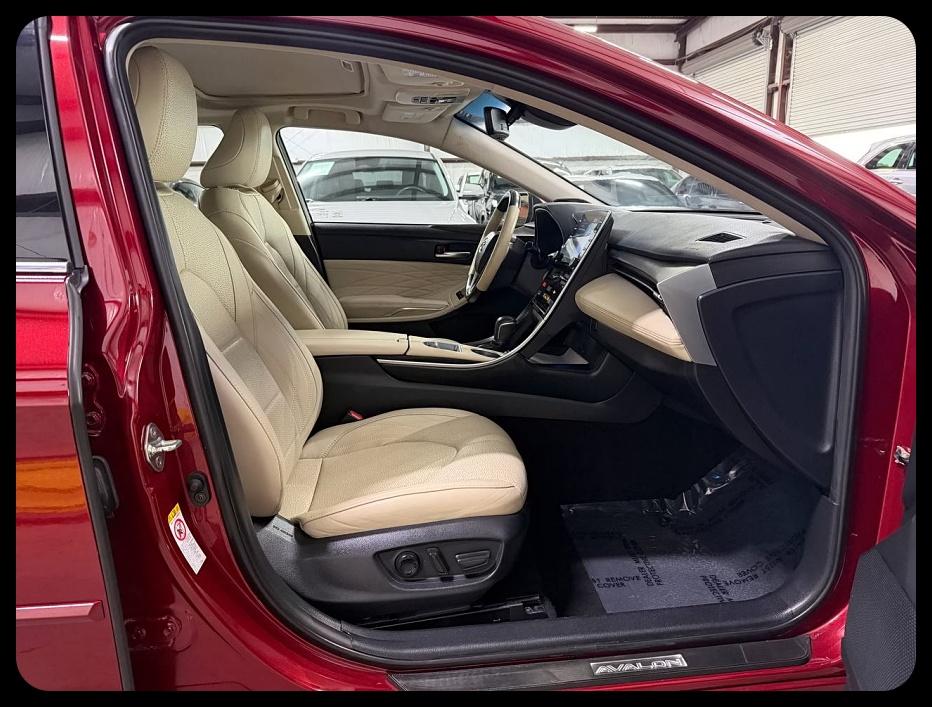 Toyota Avalon Hybrid  2019