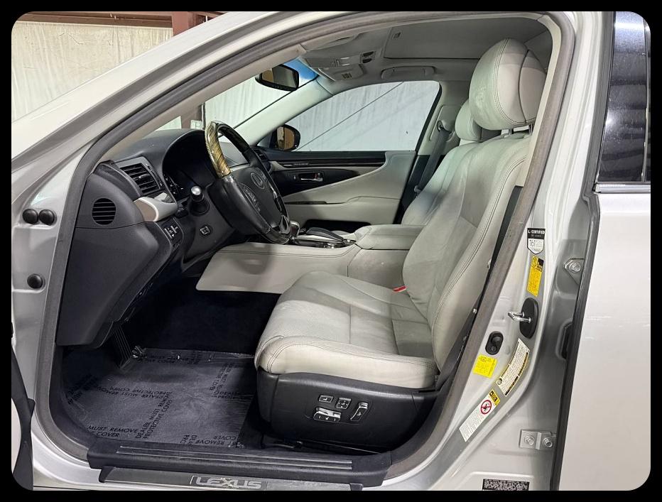 Lexus LS 460  2013