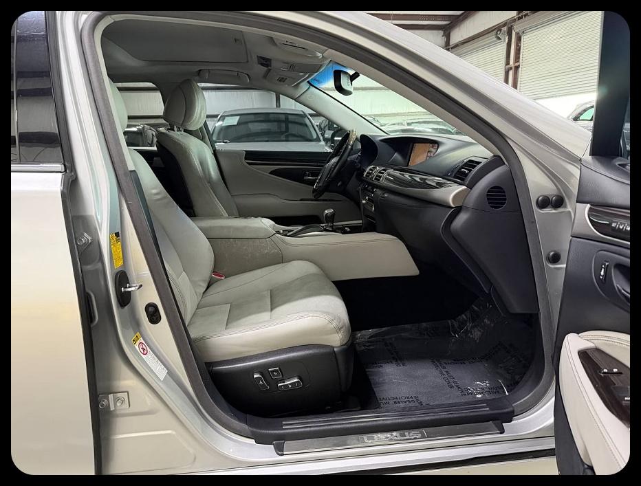 Lexus LS 460  2013