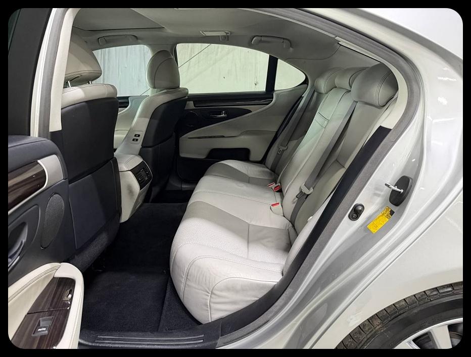 Lexus LS 460  2013