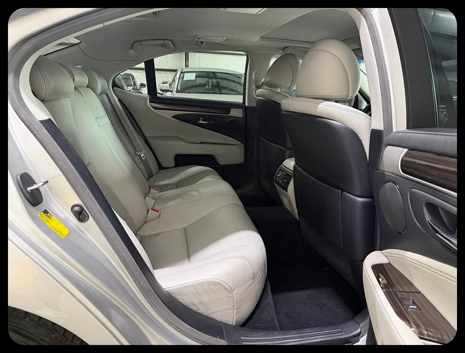 Lexus LS 460  2013