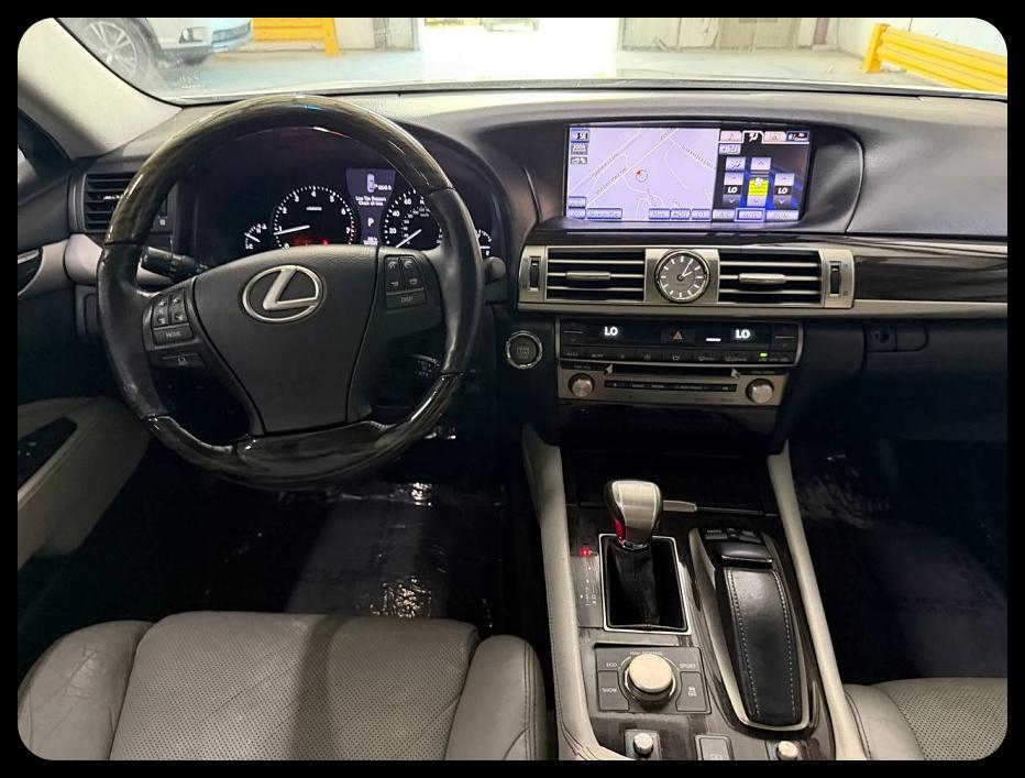 Lexus LS 460  2013