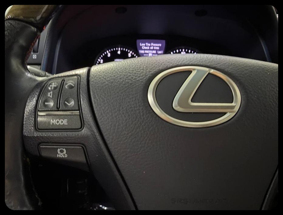 Lexus LS 460  2013