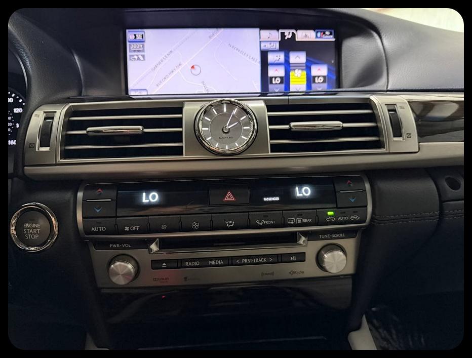 Lexus LS 460  2013