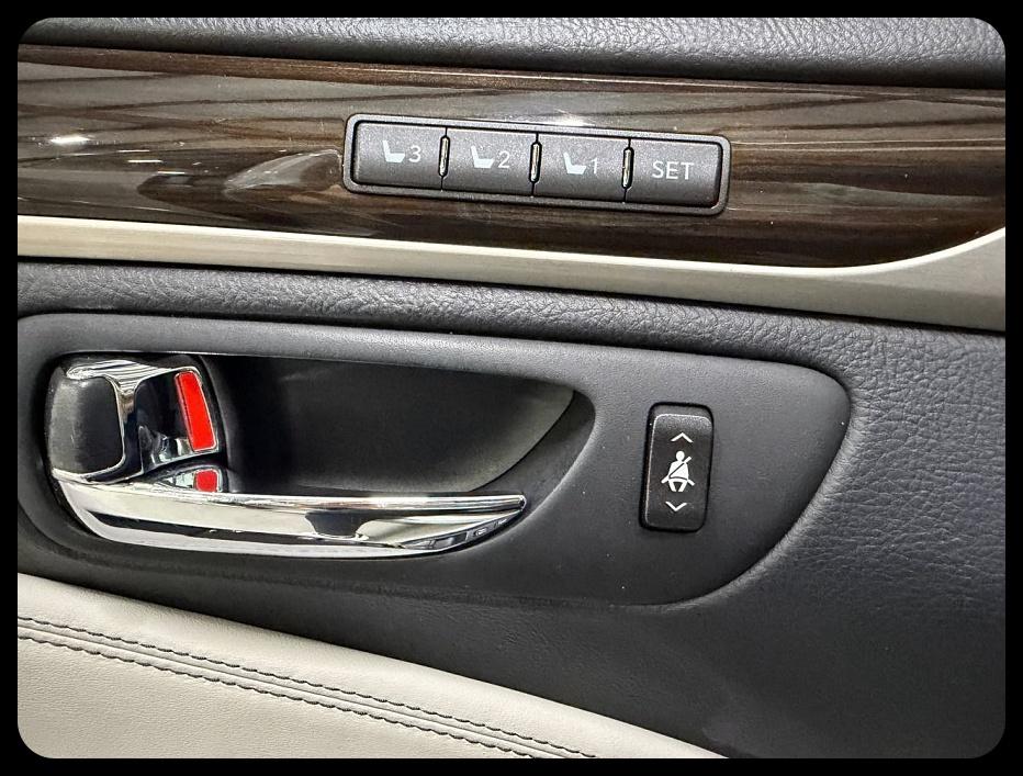 Lexus LS 460  2013