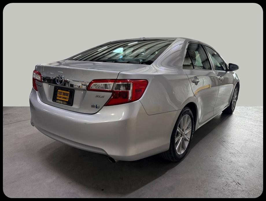 Toyota Camry photo 5