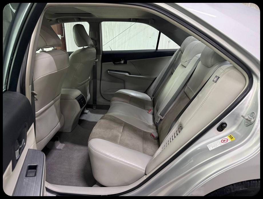 Toyota Camry photo 10
