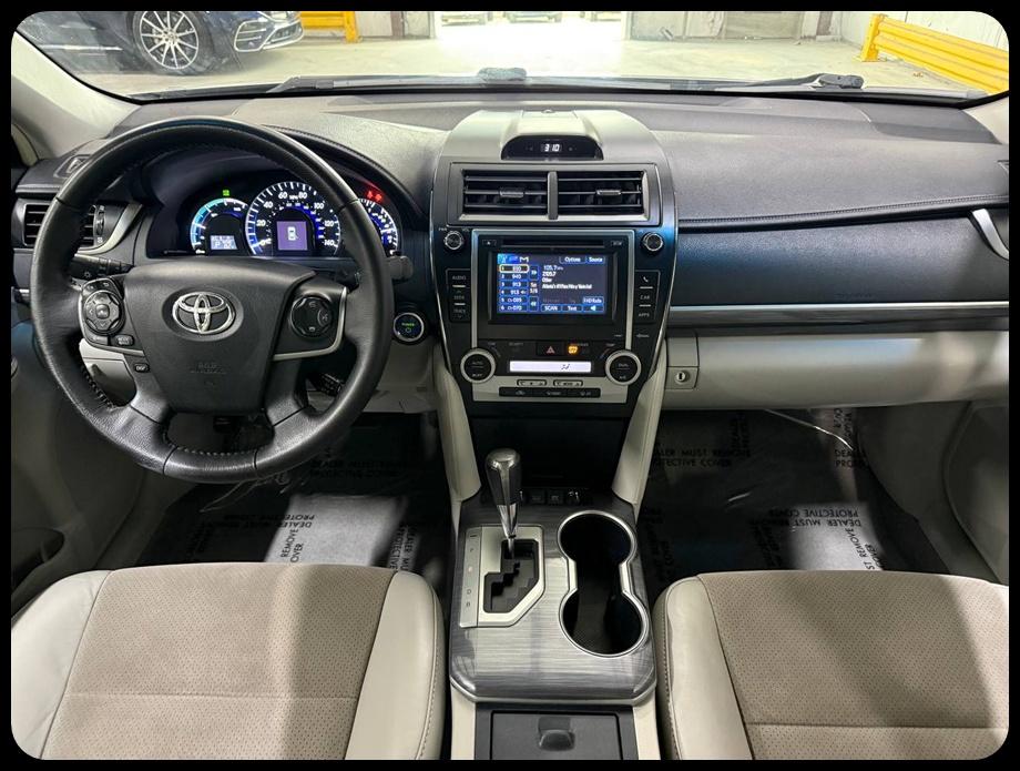 Toyota Camry photo 13