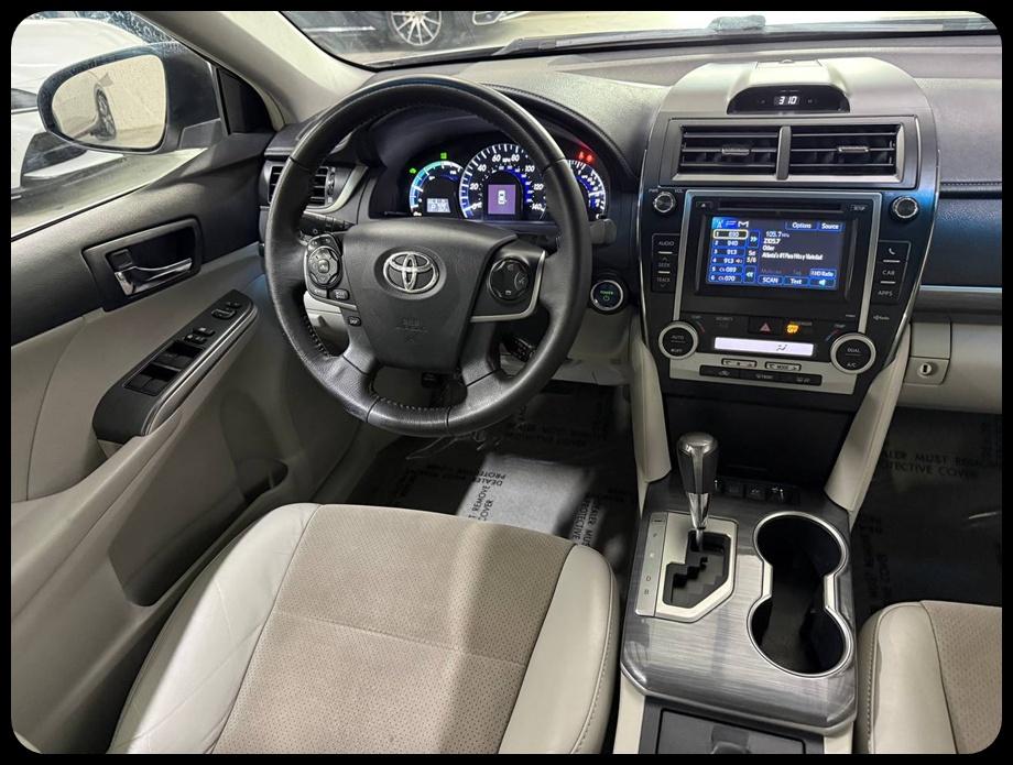 Toyota Camry photo 14