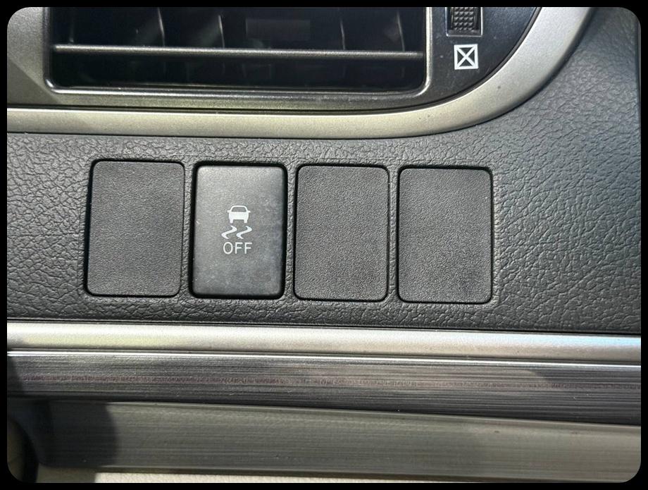Toyota Camry photo 30