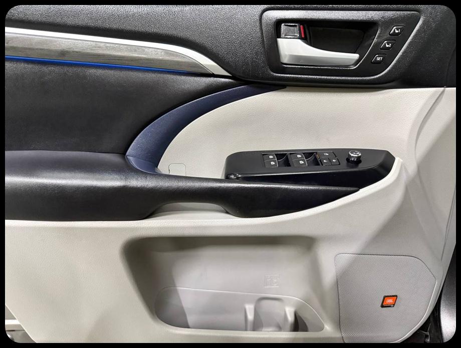 Toyota Highlander Hybrid Limited 2017