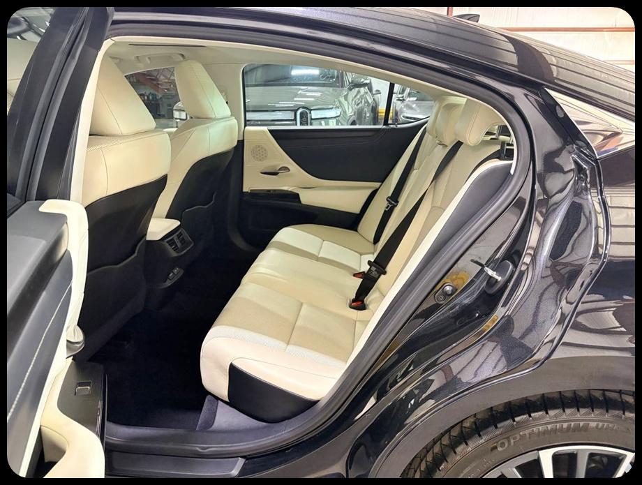 Lexus ES photo 10