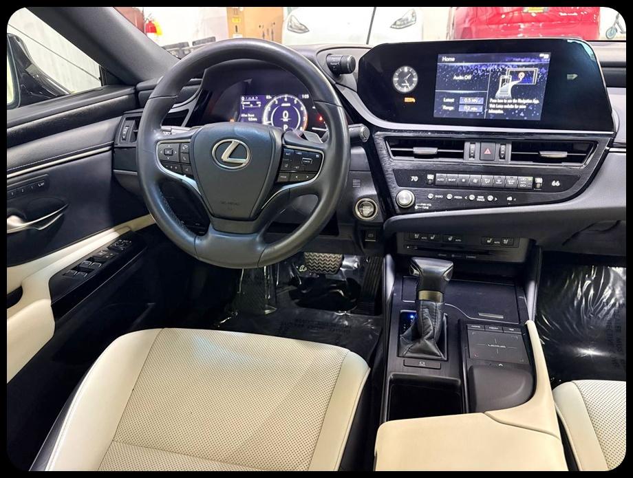 Lexus ES photo 12
