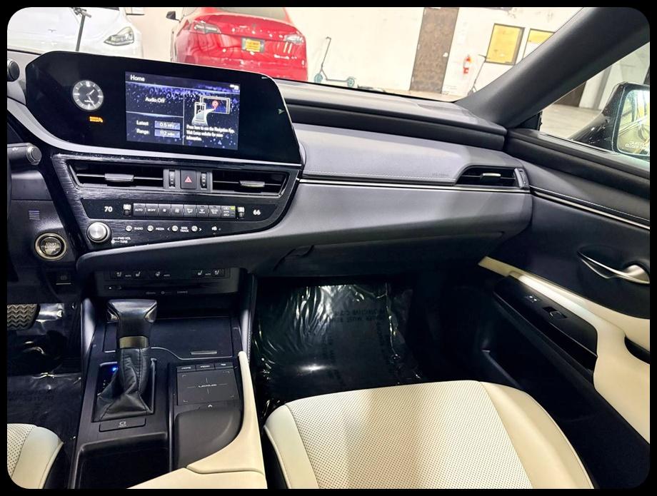 Lexus ES photo 13