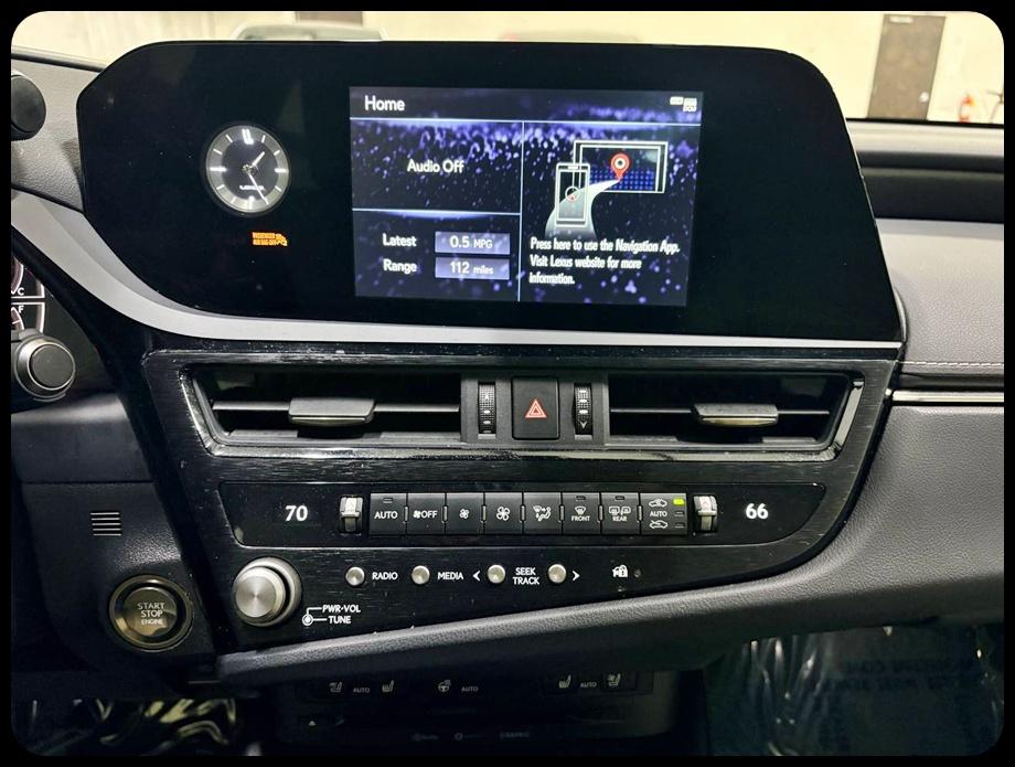 Lexus ES photo 18