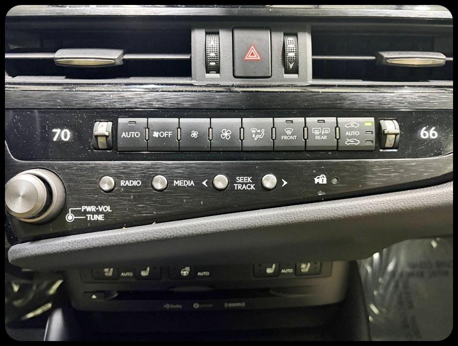 Lexus ES photo 19