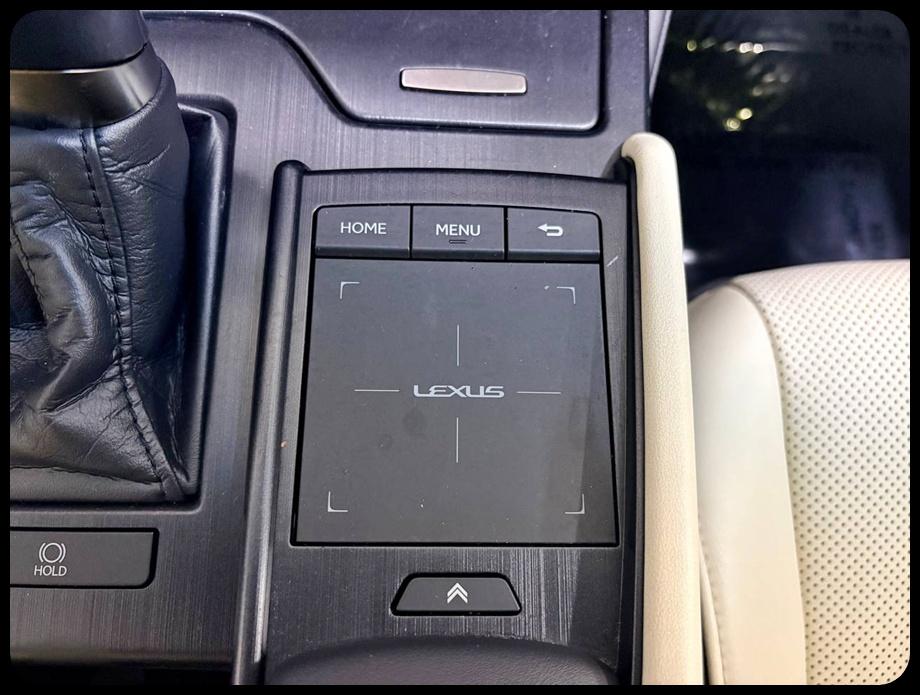 Lexus ES photo 21