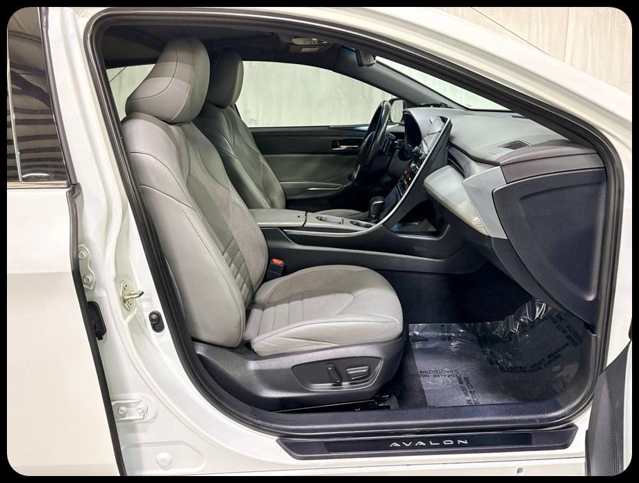 Toyota Avalon photo 9
