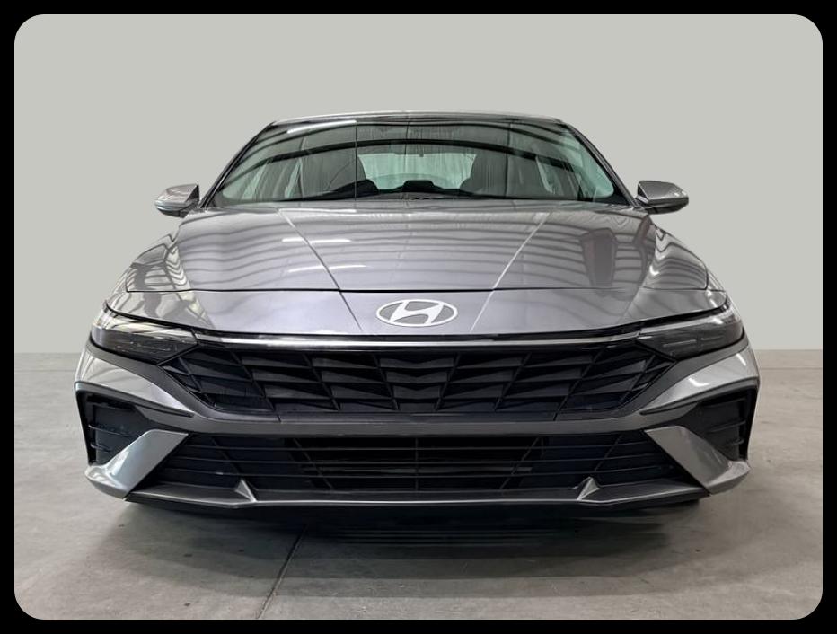 Hyundai Elantra photo 3