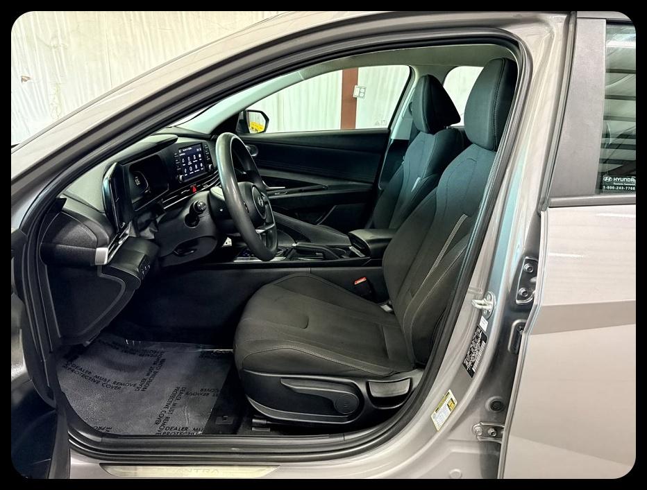 Hyundai Elantra photo 8
